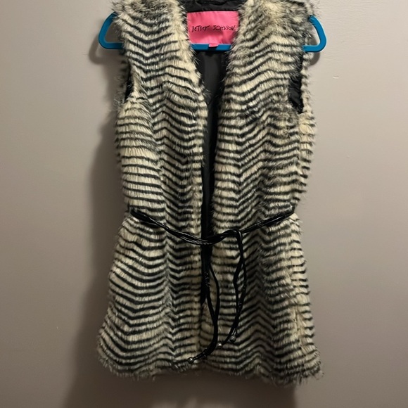 Betsy Johnson Faux Fur long vest with belt size xs - Picture 5 of 5